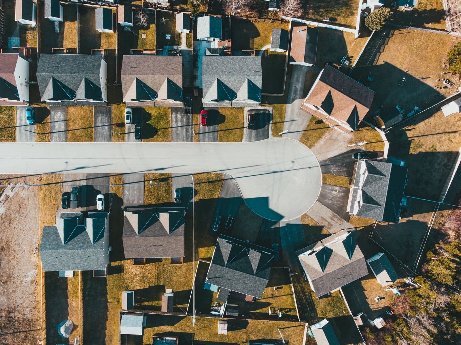 Aerial view of a prairie suburban cul-de-sac of detached houses